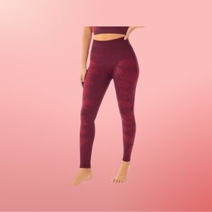 🆕 FABLETICS High-Waisted Seamless Wine-Colored Leggings with Floral Embossing